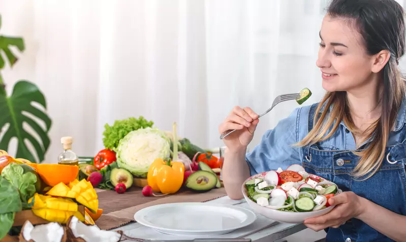 woman eating salad